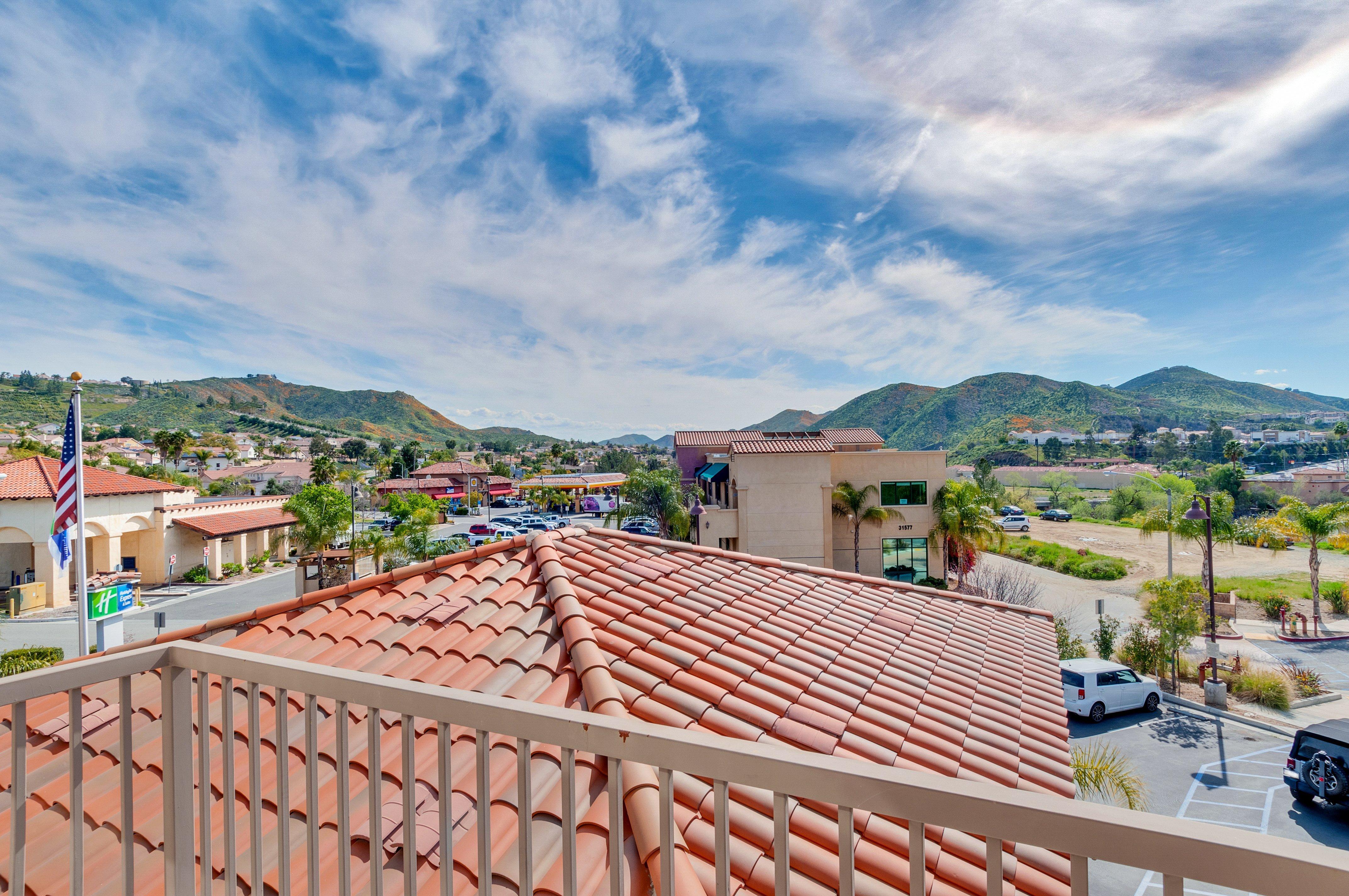 Holiday Inn Express Hotel & Suites Lake Elsinore By Ihg Exteriör bild