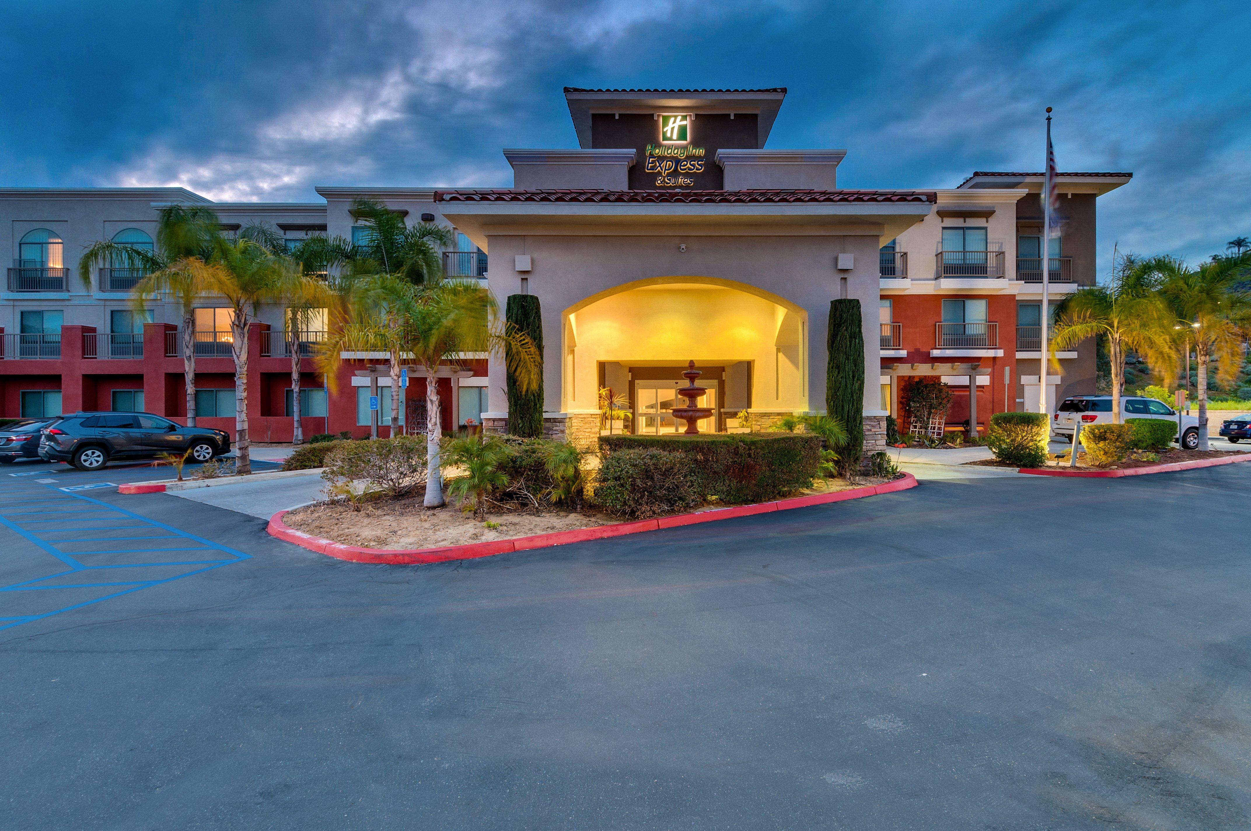 Holiday Inn Express Hotel & Suites Lake Elsinore By Ihg Exteriör bild