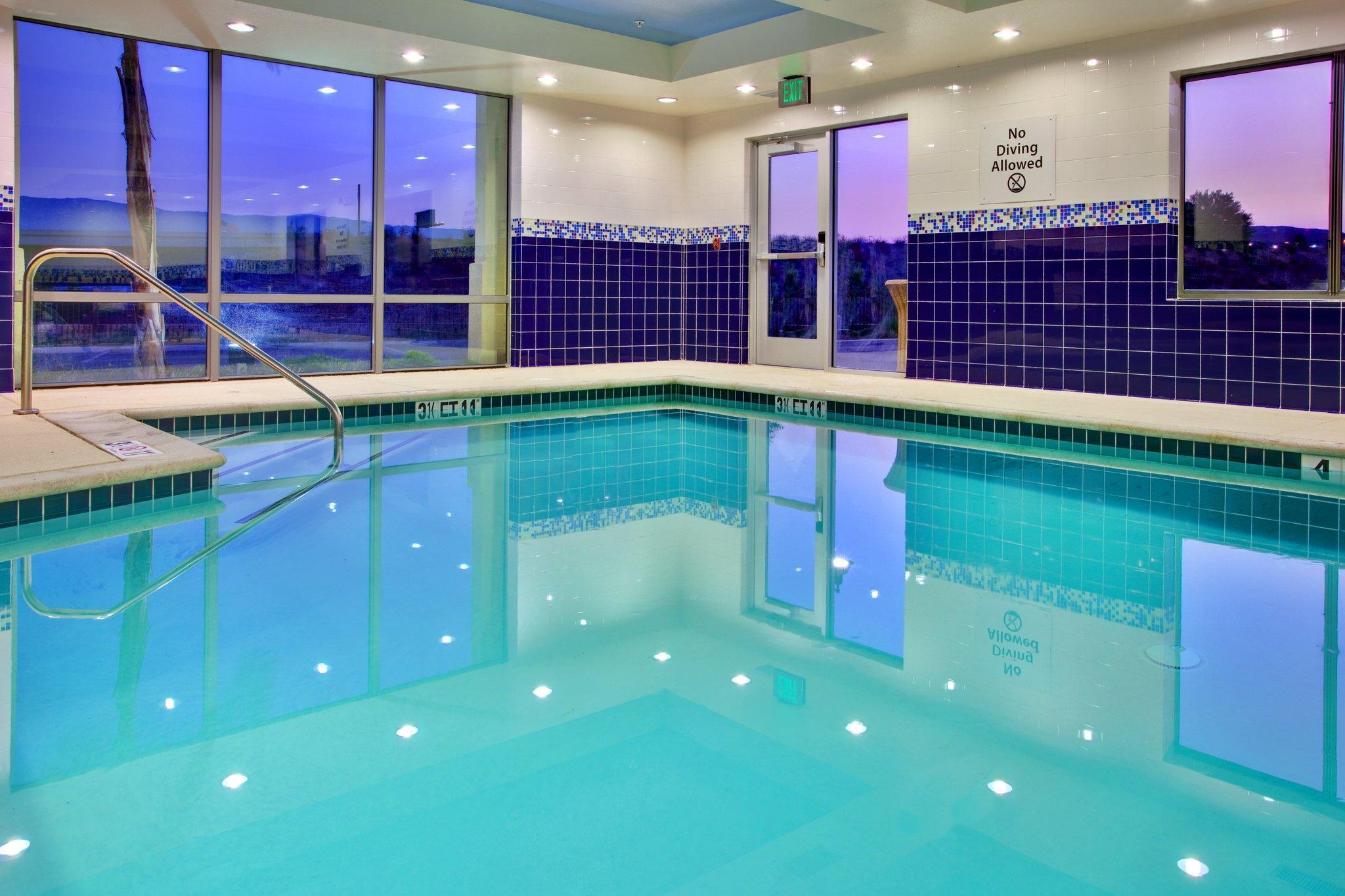 Holiday Inn Express Hotel & Suites Lake Elsinore By Ihg Exteriör bild