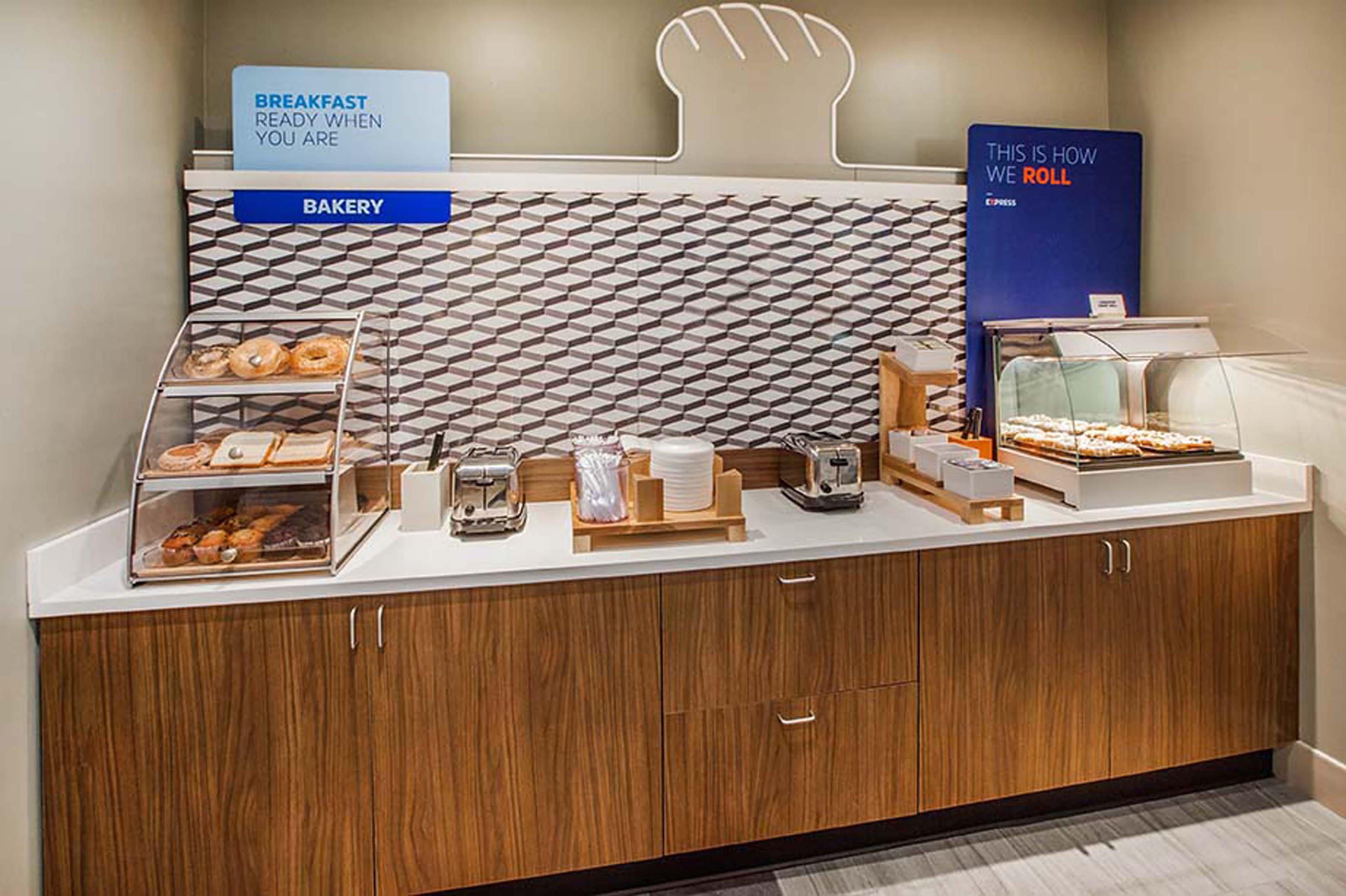 Holiday Inn Express Hotel & Suites Lake Elsinore By Ihg Exteriör bild