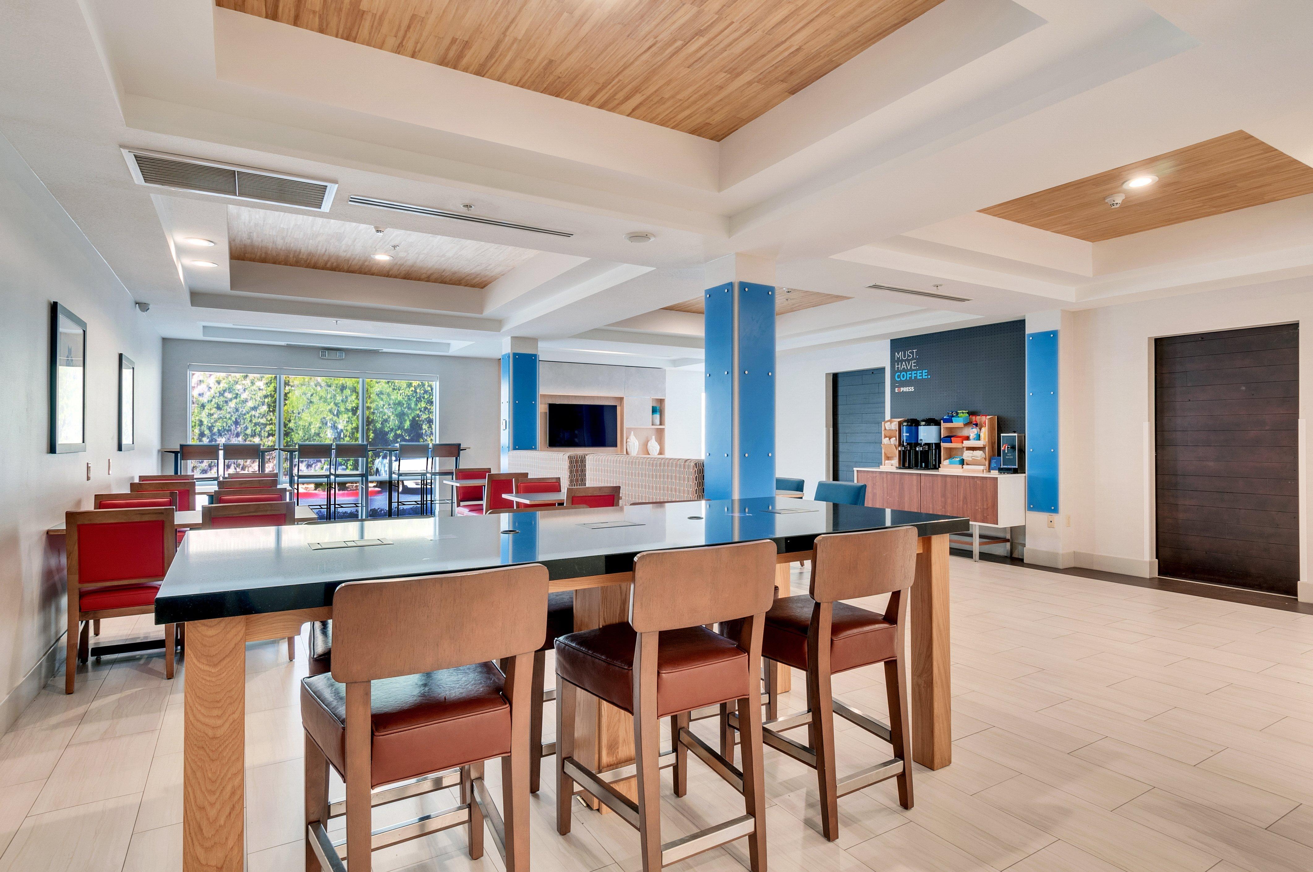 Holiday Inn Express Hotel & Suites Lake Elsinore By Ihg Exteriör bild