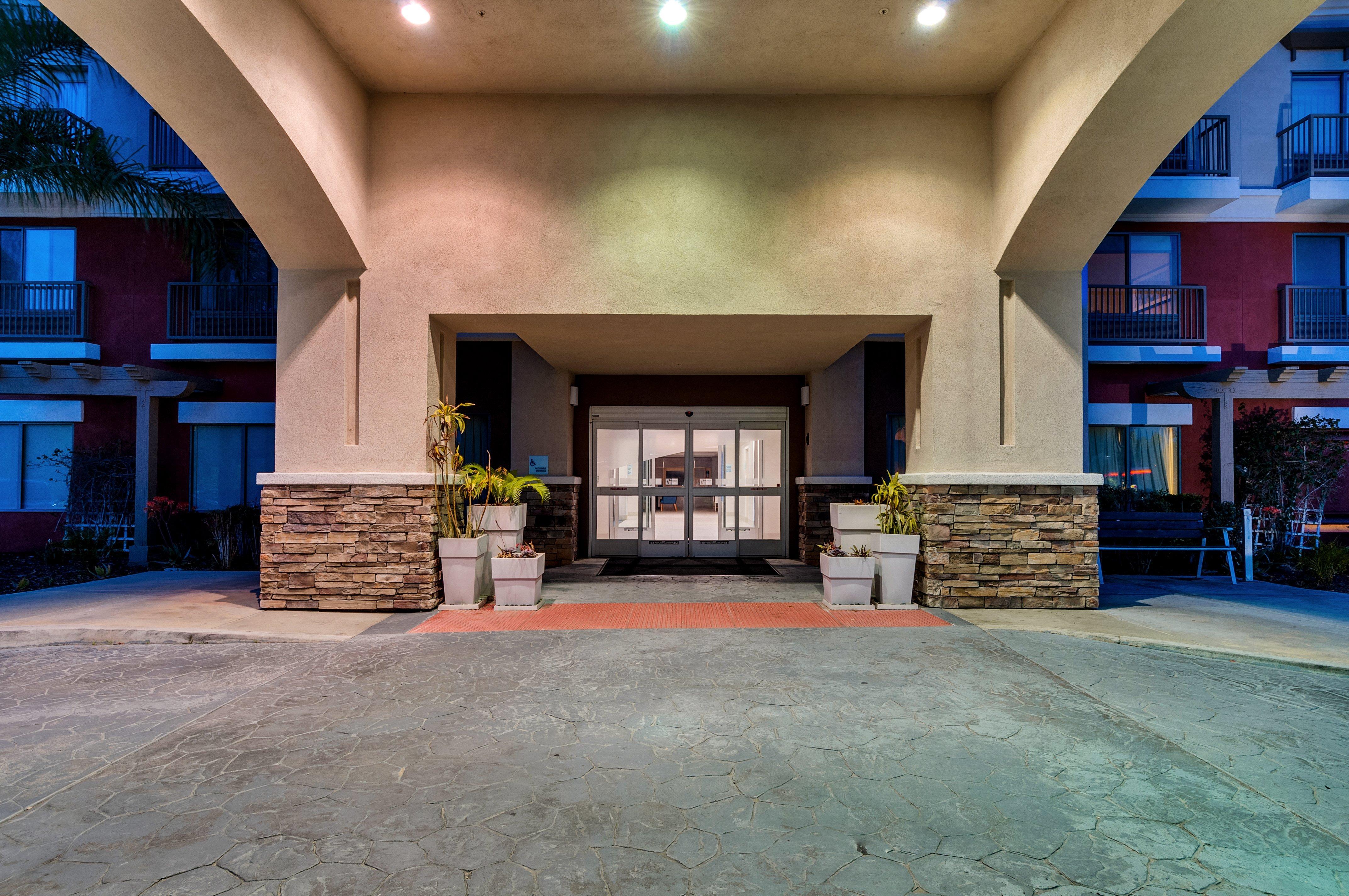 Holiday Inn Express Hotel & Suites Lake Elsinore By Ihg Exteriör bild